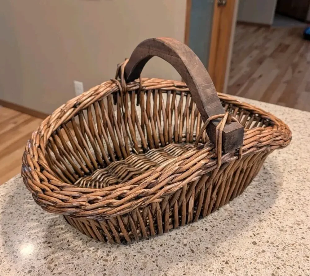 Vintage Wicker Market Basket Tote Large Oval Wood Handle Rustic Patina 21